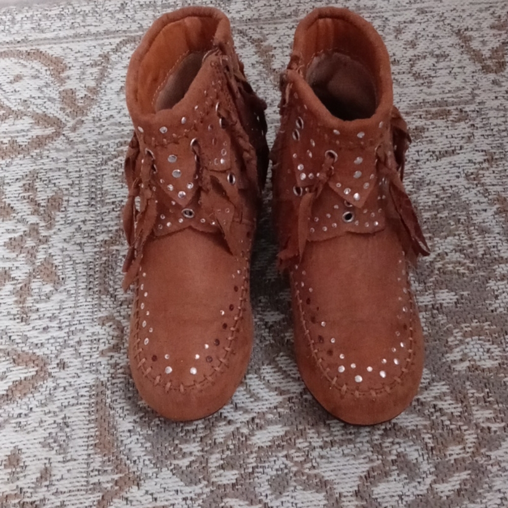 Girls boots